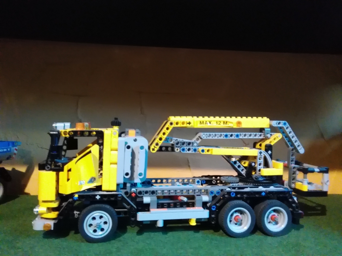 Lego Technic 8292 Truck mit Hebebühne